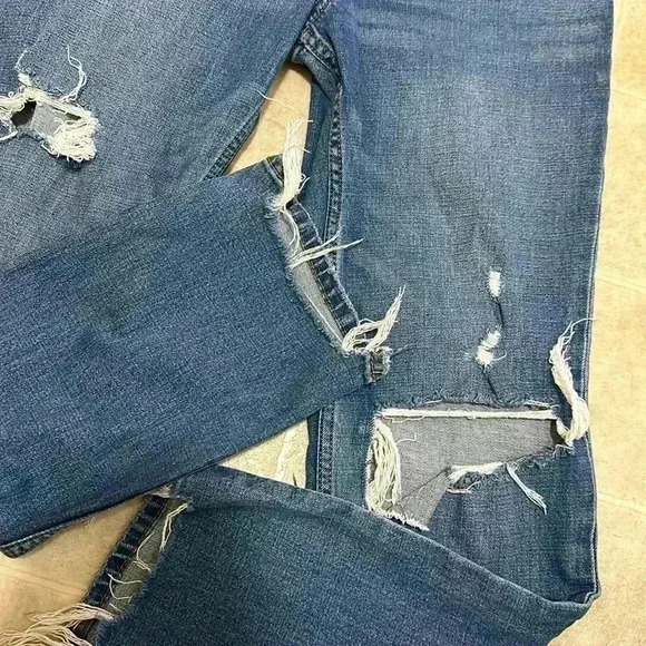 Abercrombie and Fitch - Picture 3 of 5